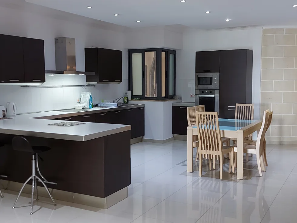 3 bed Apartment For Rent in Sliema, Sliema - thumb 3