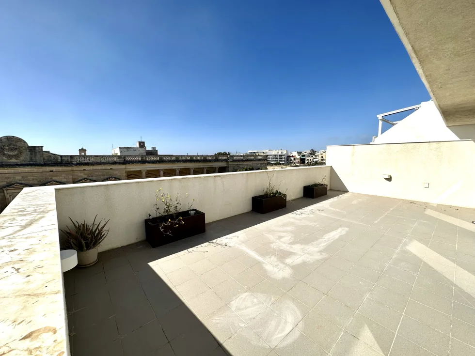 2 bed Penthouse For Rent in Sliema, Sliema - thumb 8