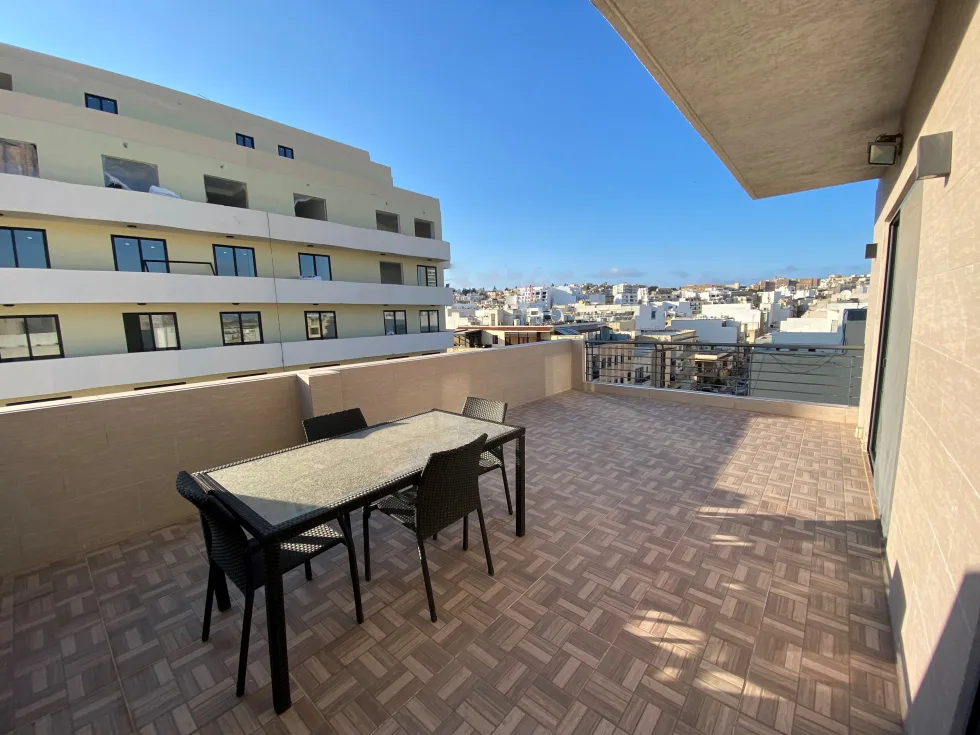 3 bed Penthouse For Rent in Gzira, Gzira - thumb 1