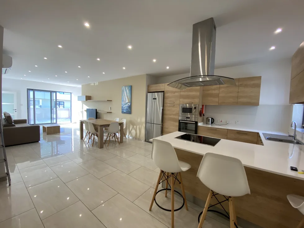 3 bed Penthouse For Rent in Gzira, Gzira - thumb 2