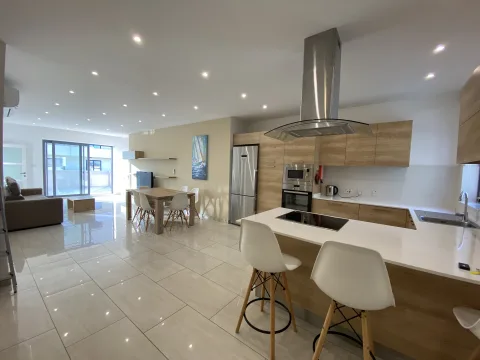 3 bed Penthouse For Rent in Gzira, Gzira - thumb 2