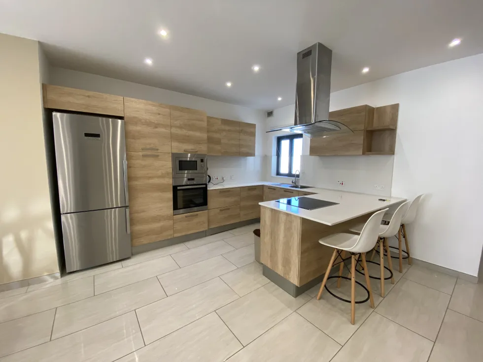 3 bed Penthouse For Rent in Gzira, Gzira - thumb 3