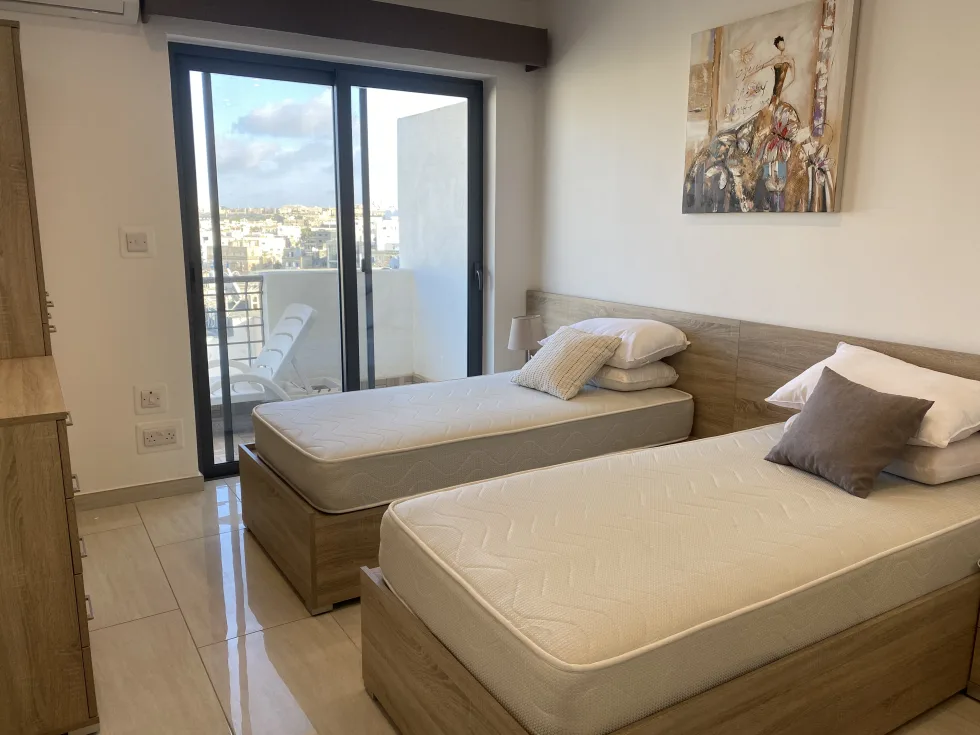 3 bed Penthouse For Rent in Gzira, Gzira - thumb 5