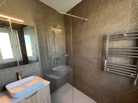 2 bed Penthouse For Rent in Naxxar, Naxxar - thumb 7