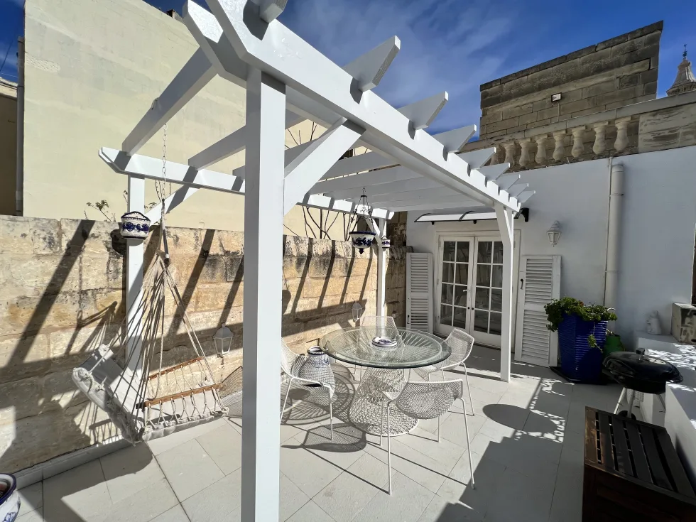 2 bed Town House For Rent in Sliema, Sliema - thumb 2