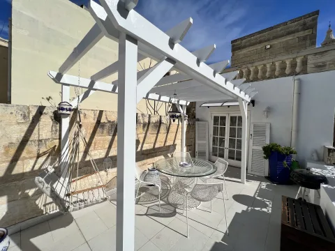 2 bed Town House For Rent in Sliema, Sliema - thumb 2