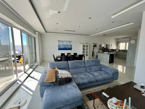 3 bed Penthouse For Rent in Sliema, Sliema - thumb 5