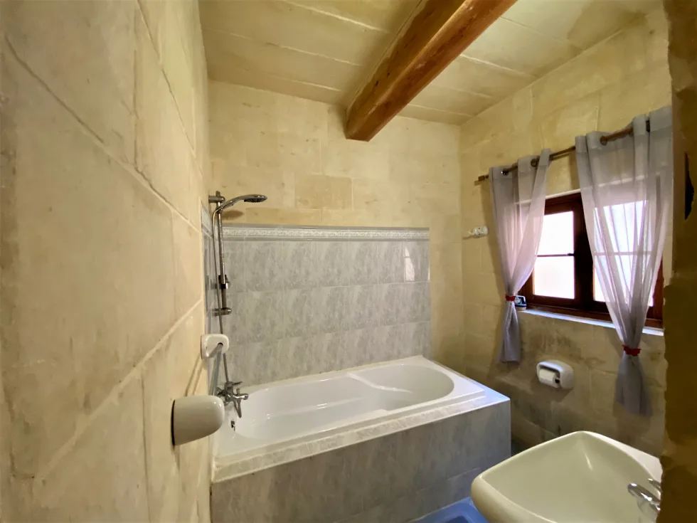 6 bed House of Character For Sale in San Lawrenz, San Lawrenz - thumb 16