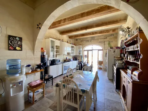 6 bed House of Character For Sale in San Lawrenz, San Lawrenz - thumb 4