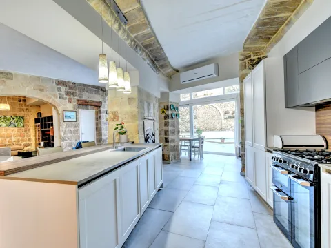 3 bed House of Character For Rent in Birkirkara, Birkirkara - thumb 9