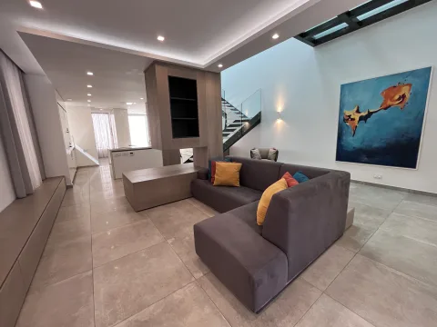 3 bed Town House For Rent in Sliema, Sliema - thumb 1