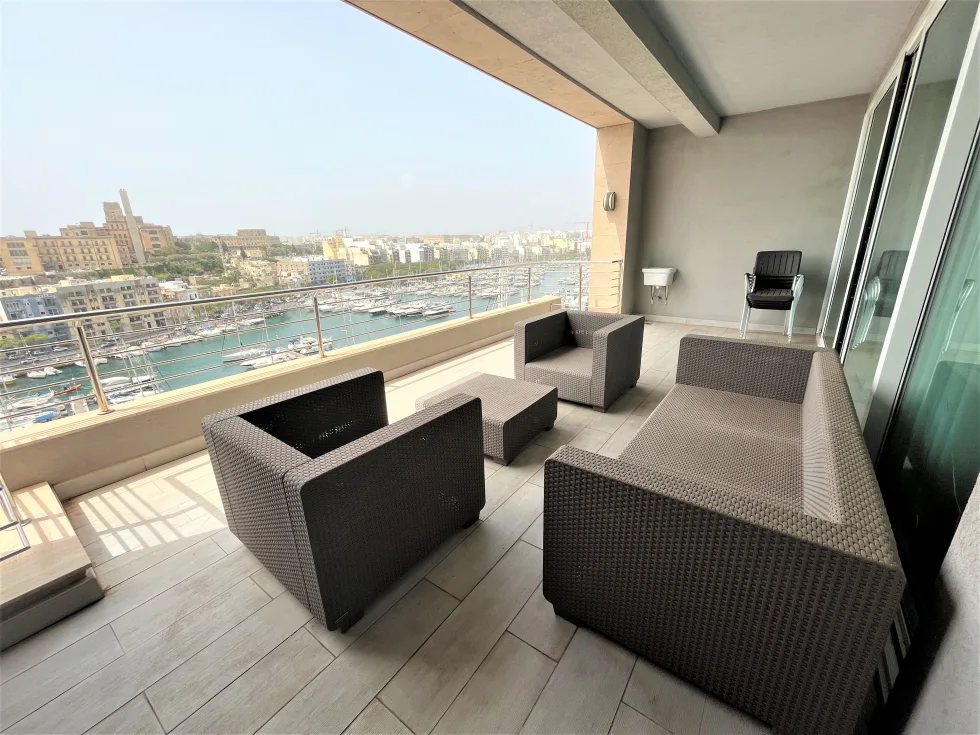 3 bed Apartment For Rent in Ta' Xbiex, Ta' Xbiex - thumb 1