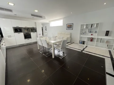 3 bed Apartment For Rent in Ta' Xbiex, Ta' Xbiex - thumb 10