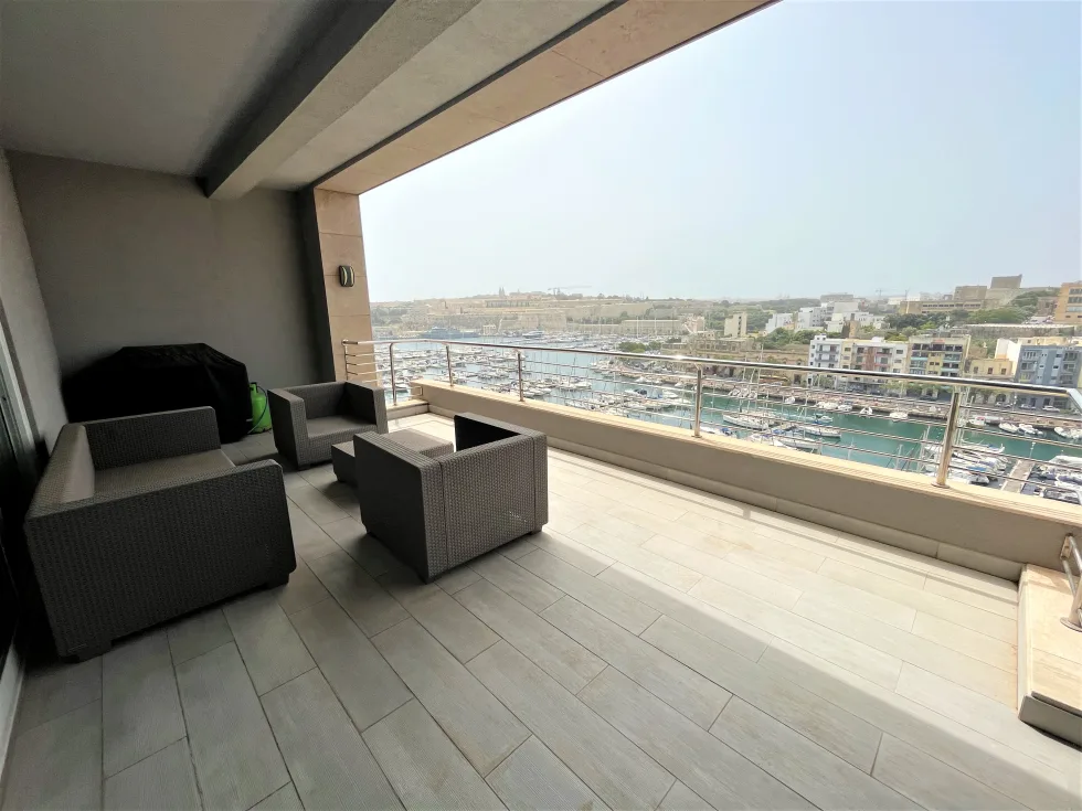 3 bed Apartment For Rent in Ta' Xbiex, Ta' Xbiex - thumb 2