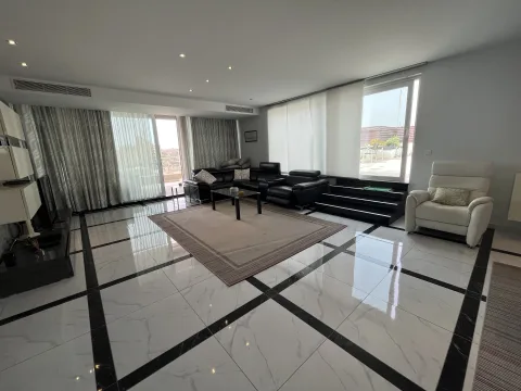 3 bed Apartment For Rent in Ta' Xbiex, Ta' Xbiex - thumb 3