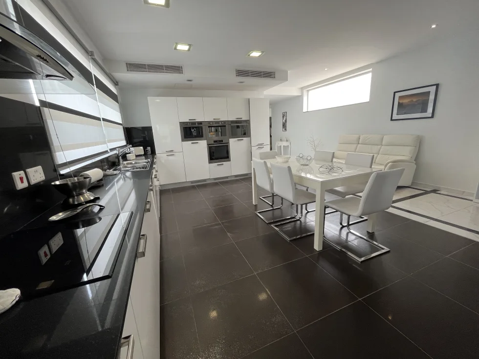 3 bed Apartment For Rent in Ta' Xbiex, Ta' Xbiex - thumb 9