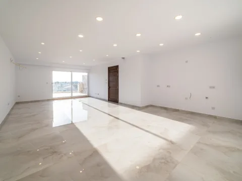 3 bed Penthouse For Sale in Luqa, Luqa - thumb 3