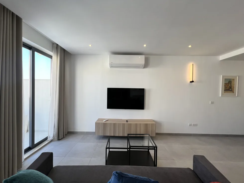 2 bed Penthouse For Rent in Sliema, Sliema - thumb 3