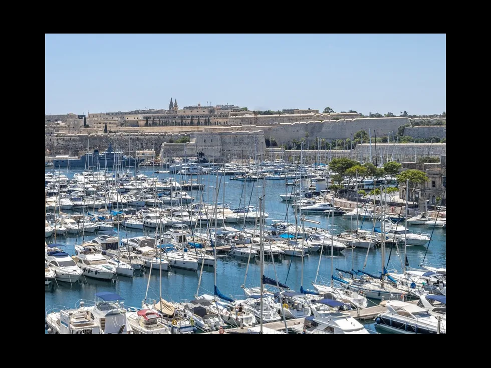 3 bed Apartment For Rent in Ta' Xbiex, Ta' Xbiex - thumb 1