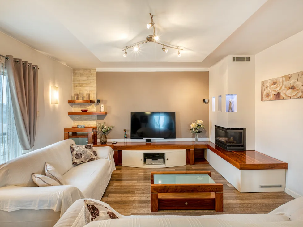 3 bed Apartment For Rent in Pembroke, Pembroke - thumb 1