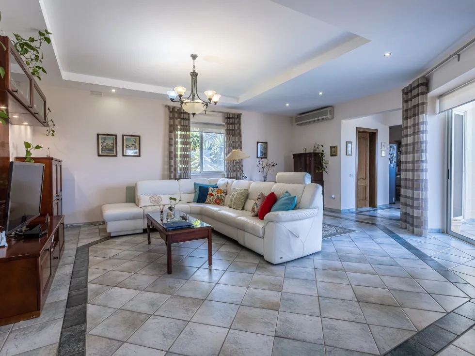 8 bed Villa For Sale in Mellieha, Mellieha - thumb 4