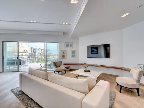 2 bed Penthouse For Sale in St Julian's, St Julian's - thumb 4
