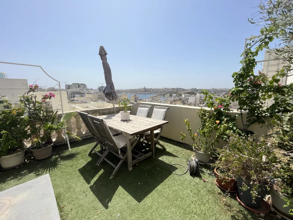 3 bed Town House For Rent in Sliema, Sliema - thumb 1