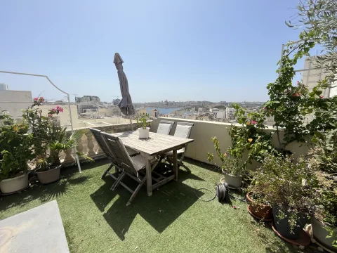 3 bed Town House For Rent in Sliema, Sliema - thumb 1