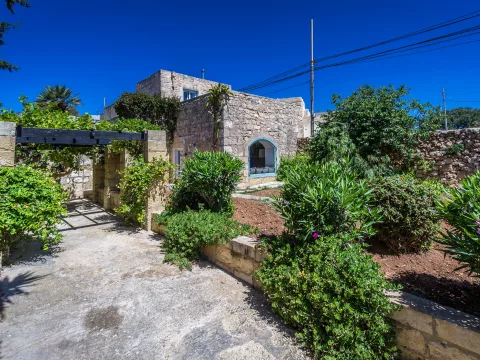 3 bed Farmhouse For Sale in Rabat, Rabat - thumb 5