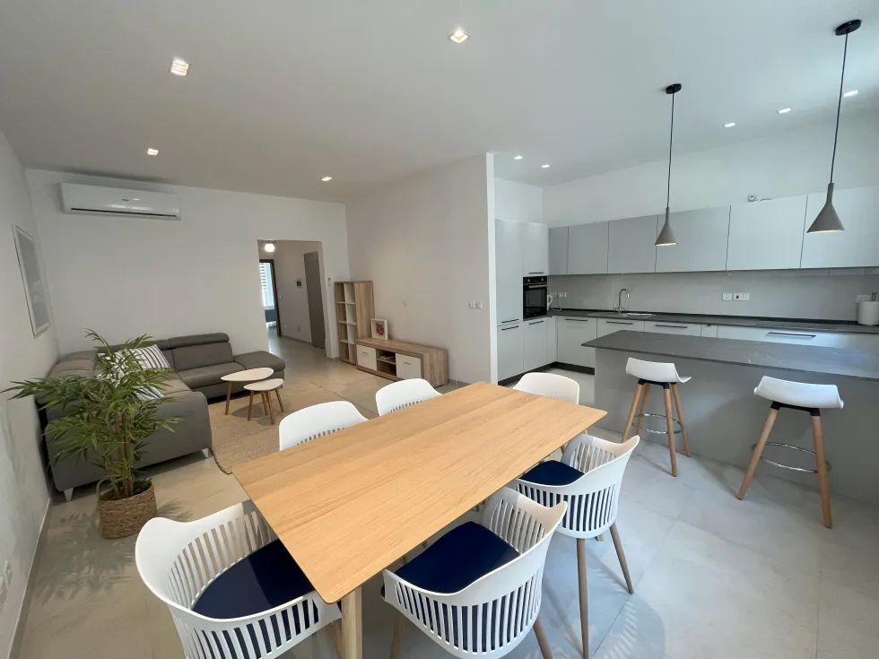 2 bed Apartment For Rent in Sliema, Sliema - thumb 4