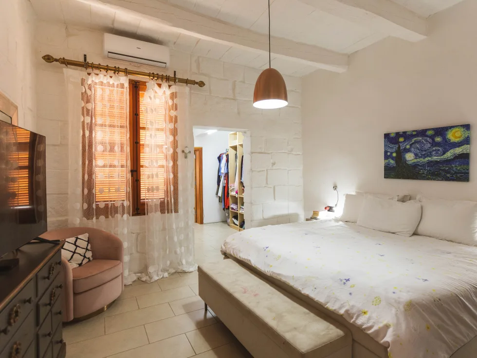 8 bed Town House For Sale in St Julian's, St Julian's - thumb 17