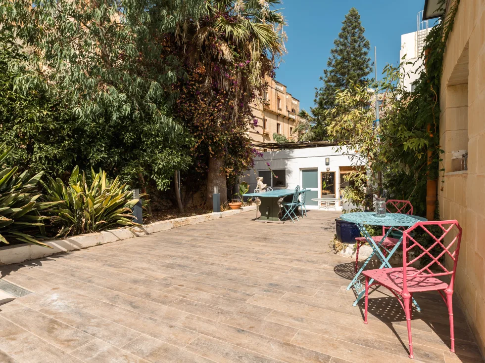 8 bed Town House For Sale in St Julian's, St Julian's - thumb 4