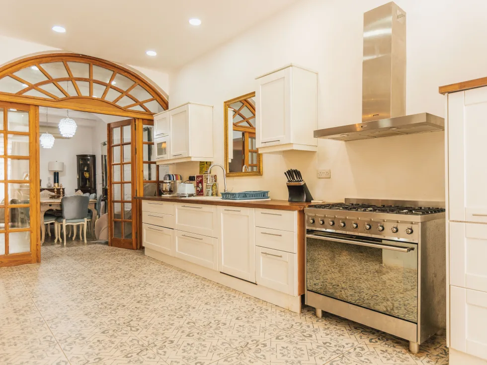 8 bed Town House For Sale in St Julian's, St Julian's - thumb 9
