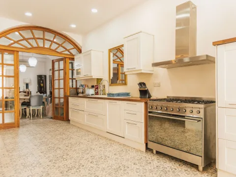8 bed Town House For Sale in St Julian's, St Julian's - thumb 9