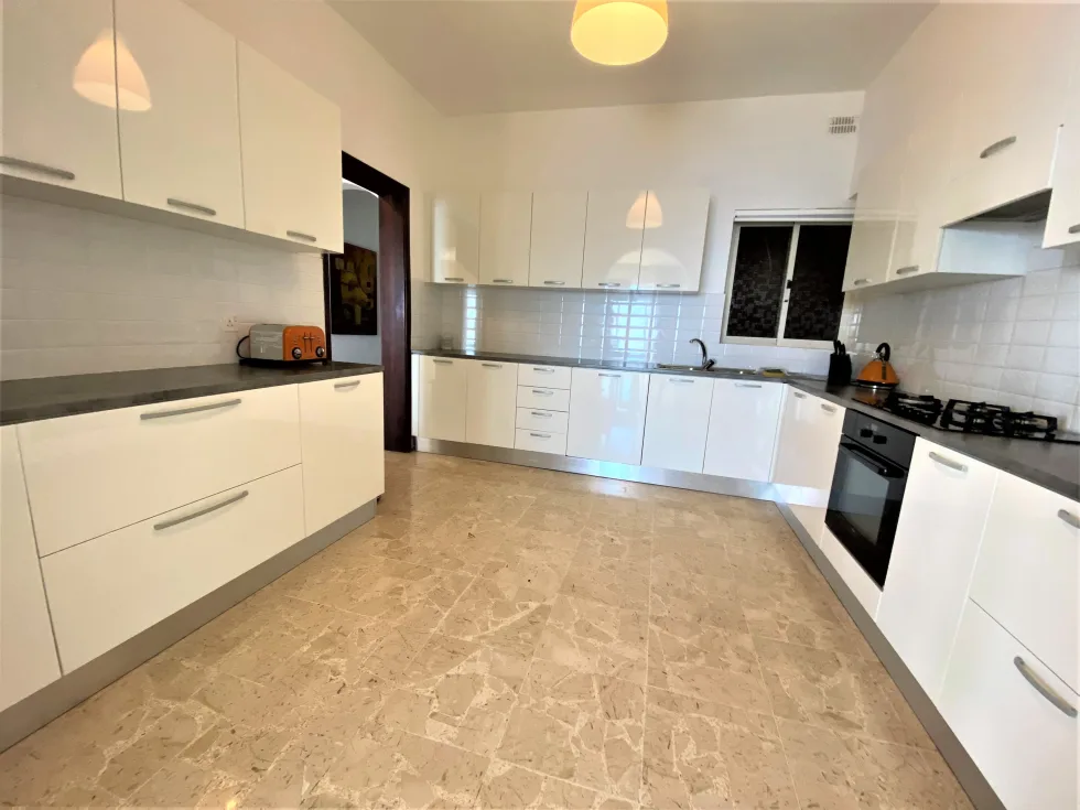 3 bed Apartment For Rent in Sliema, Sliema - thumb 5