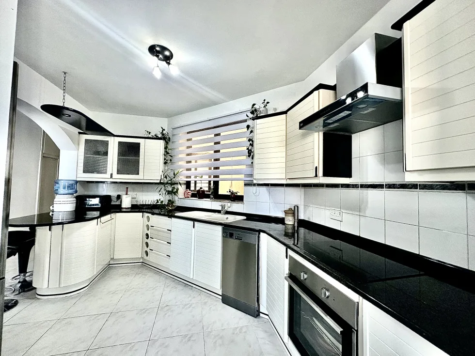 3 bed Apartment For Rent in Sliema, Sliema - thumb 5