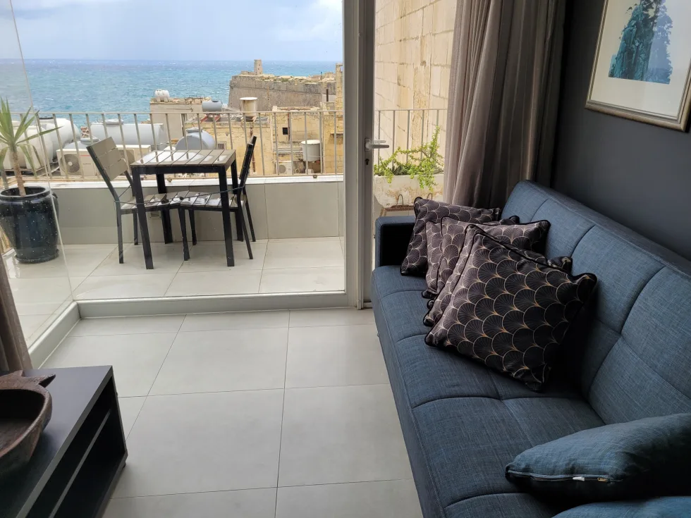 1 bed Penthouse For Rent in Valletta, Valletta - thumb 2