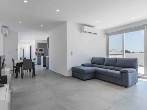 2 bed Penthouse For Rent in St Julian's, St Julian's - thumb 2