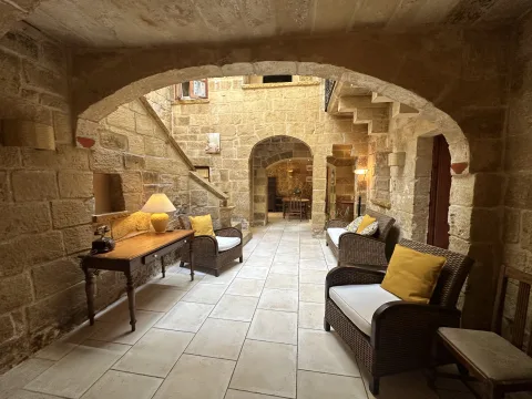 4 bed Town House For Rent in Mosta, Mosta - thumb 1