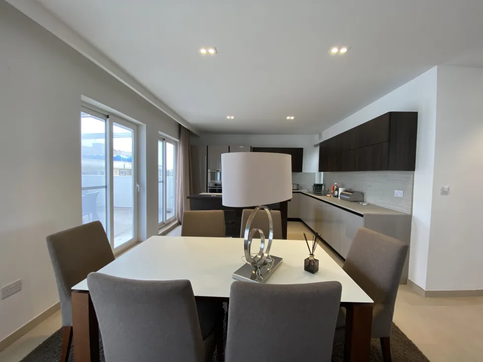 2 bed Penthouse For Rent in Sliema, Sliema - thumb 3