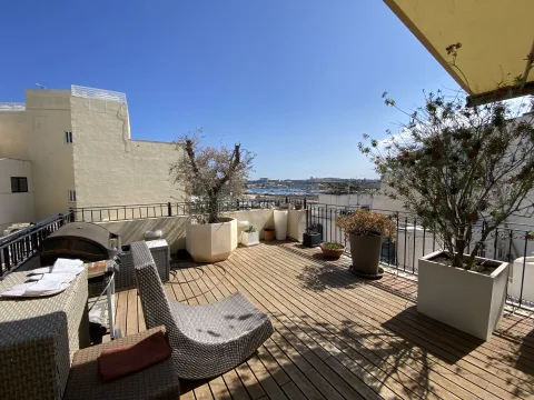 3 bed Penthouse For Rent in Gzira, Gzira - thumb 1