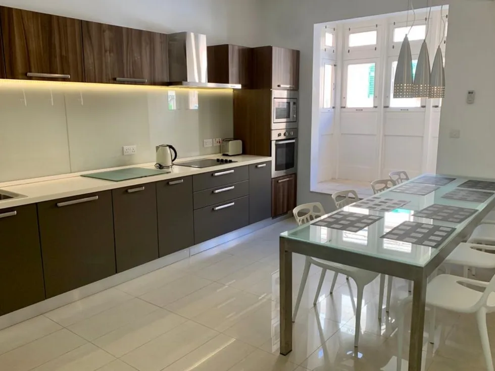 3 bed Town House For Rent in Sliema, Sliema - thumb 4