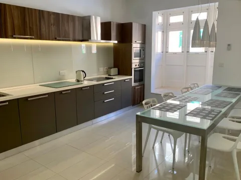 3 bed Town House For Rent in Sliema, Sliema - thumb 4