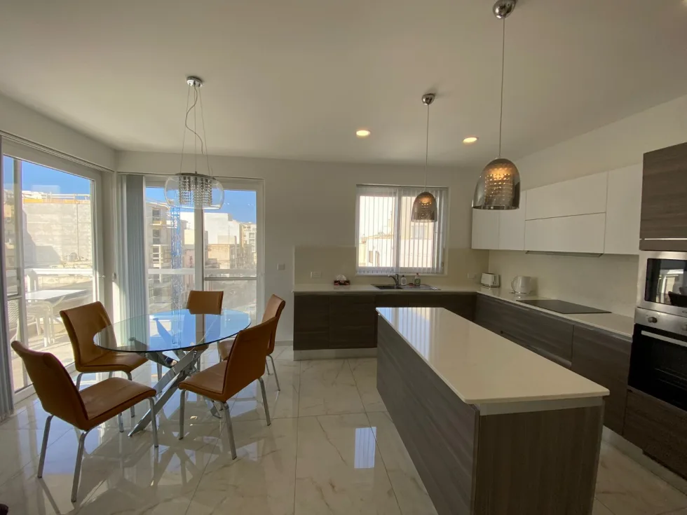 2 bed Apartment For Rent in Gzira, Gzira - thumb 2