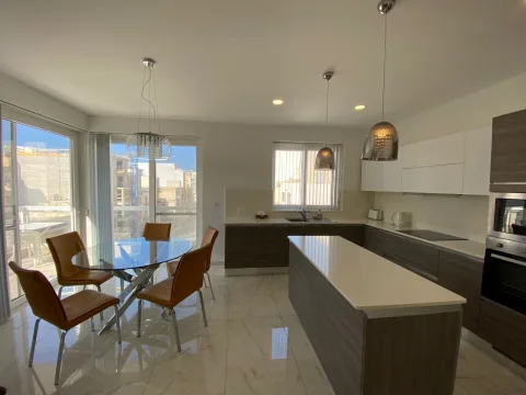 2 bed Apartment For Rent in Gzira, Gzira - thumb 2