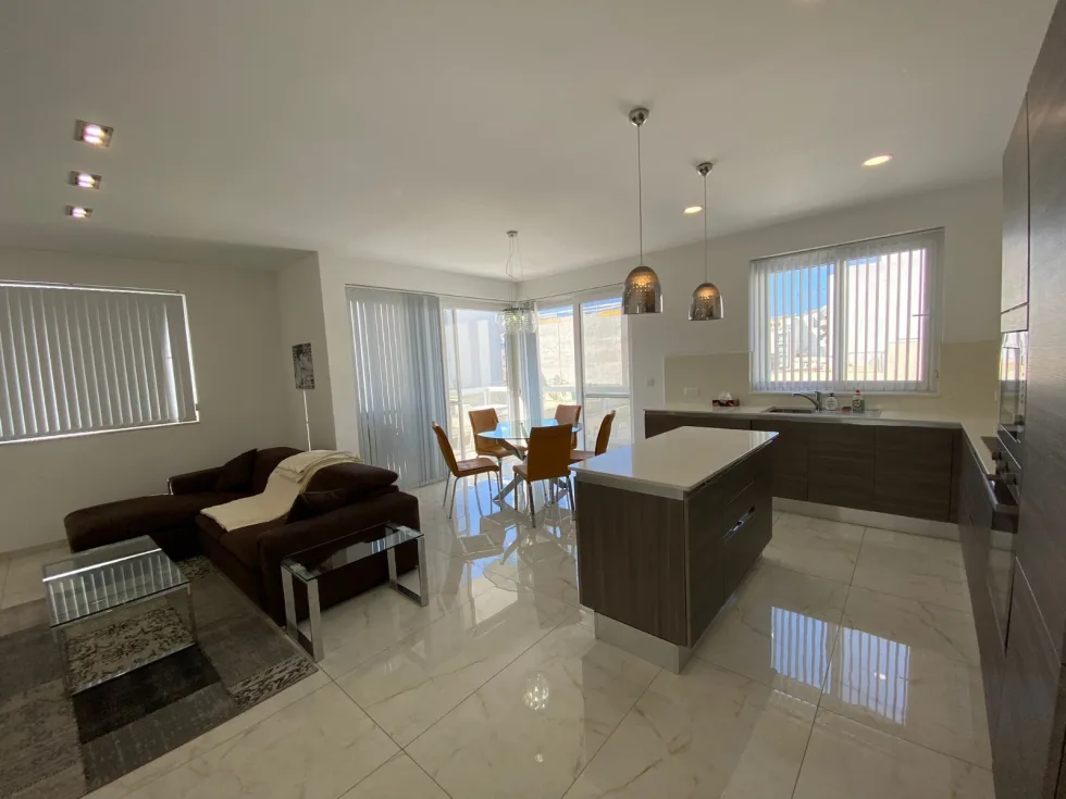 2 bed Apartment For Rent in Gzira, Gzira - thumb 3