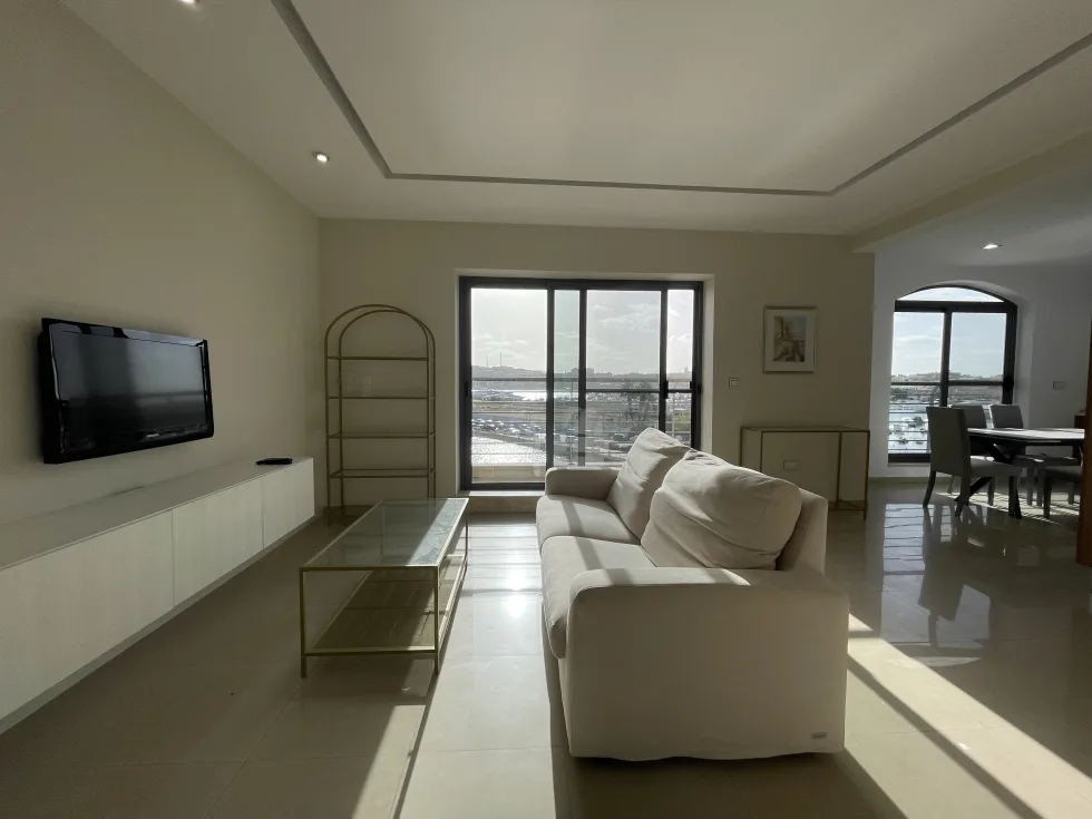 2 bed Apartment For Rent in Gzira, Gzira - thumb 2