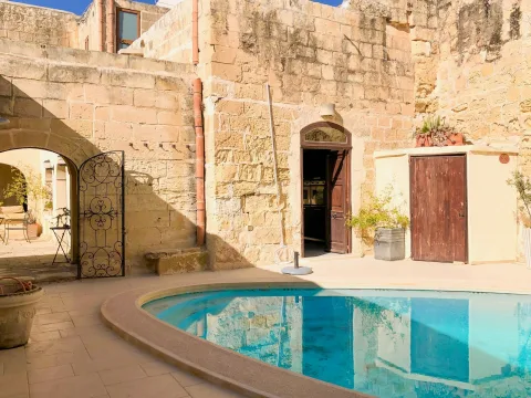 4 bed House of Character For Rent in Zebbug, Zebbug - thumb 1