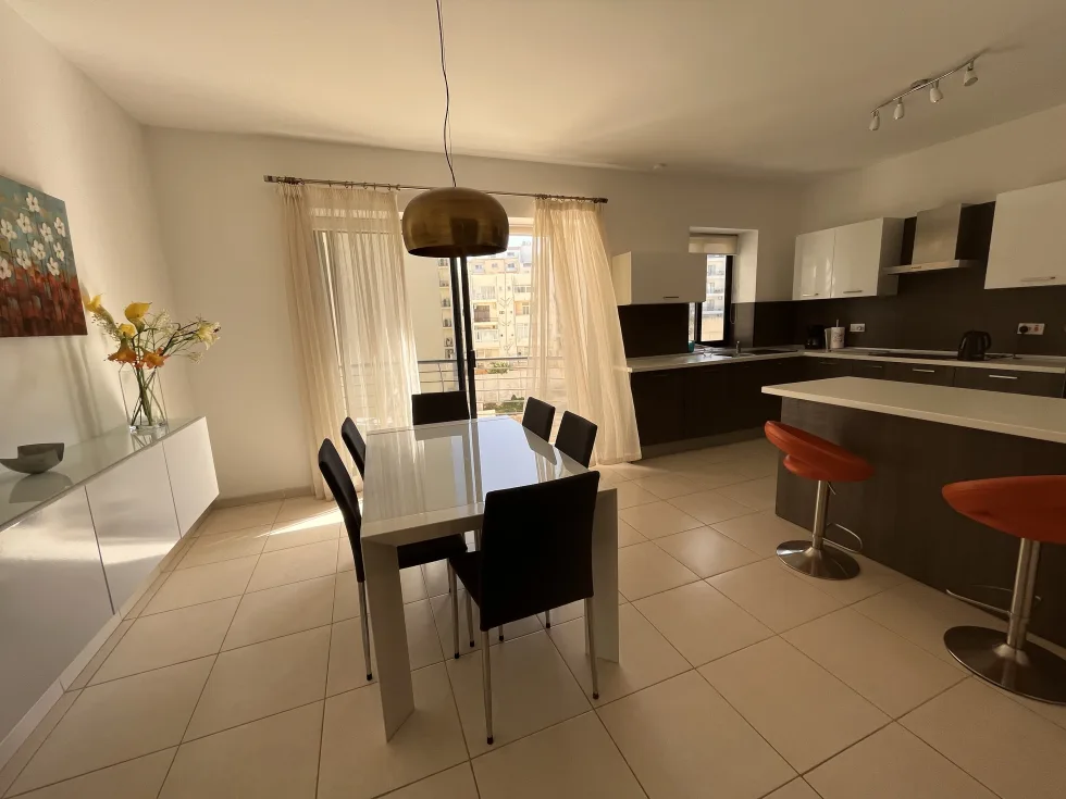 2 bed Apartment For Rent in Sliema, Sliema - thumb 4