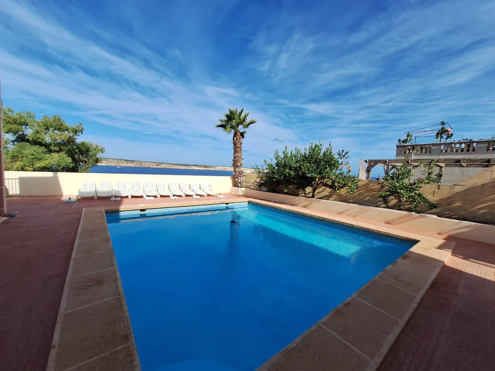 7 bed Villa For Rent in Mellieha, Mellieha - thumb 1